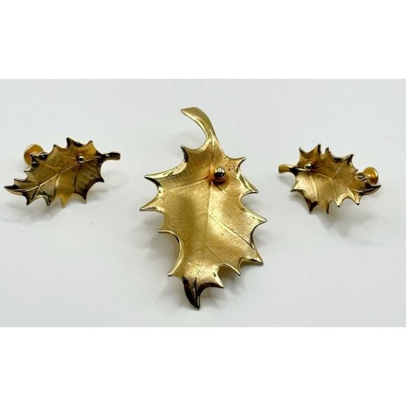 Vintage Giovanni Gold Tone Christmas Holly Leaf Brooch Pin & ScrewBack Earrings - Picture 1 of 3